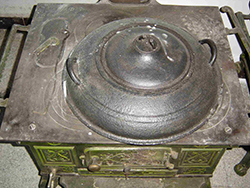 Glazed cooking range and heater with one pot